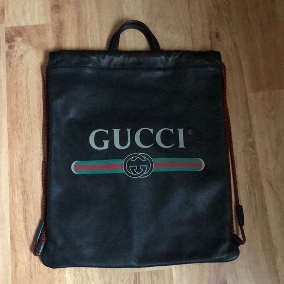 Authentic Gucci drawstring leather backpack in black - Picture 5 of 14